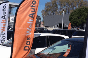 drapeau publicitaire pour concession auto